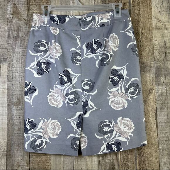 Ann Taylor Factory Gray Floral Skirt Size 2 Lined with a 5-1/2” Back Spl… - Picture 2 of 10